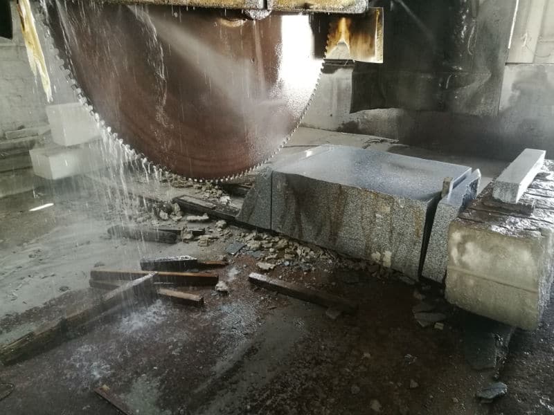 cutting_process_granite_grey_robledo